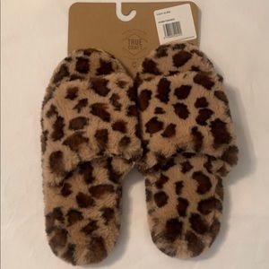 *NWT* Women’s True Craft Leopard Sling Slippers